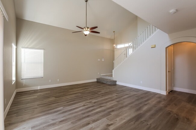 Foto del edificio - 4729 Cliff Breeze Dr