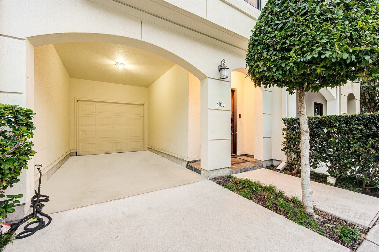 Foto principal - 3105 Fairdale Oaks E