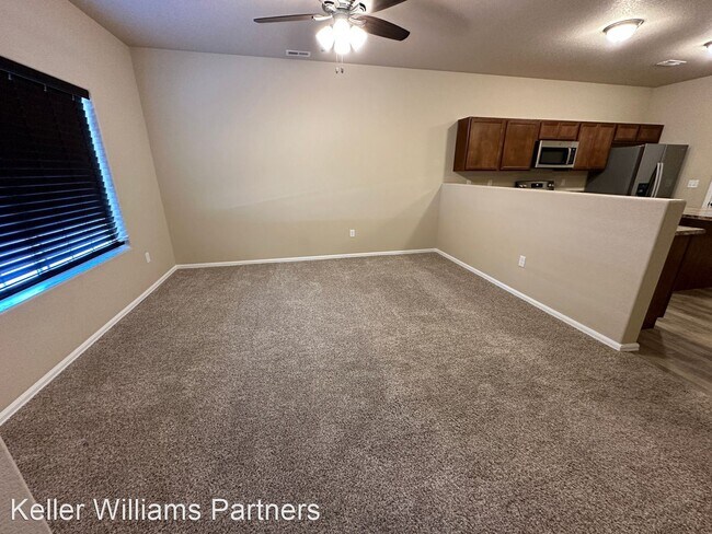 Foto del edificio - 3 br, 3 bath House - 7574 Sand Lake Hts