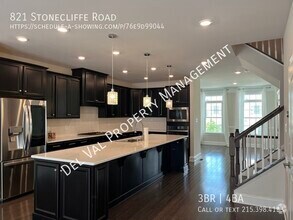 Building Photo - 821 Stonecliffe Rd