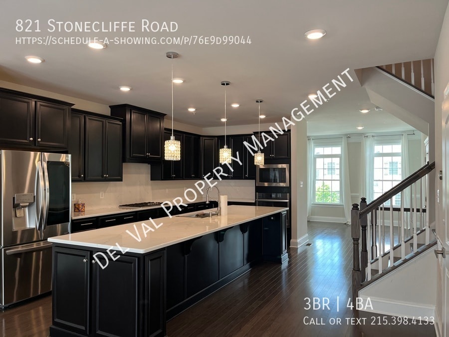 Foto principal - 821 Stonecliffe Rd