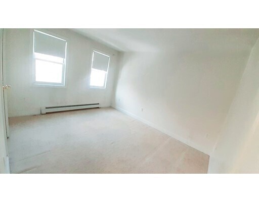 Building Photo - 5 Putnam Pl