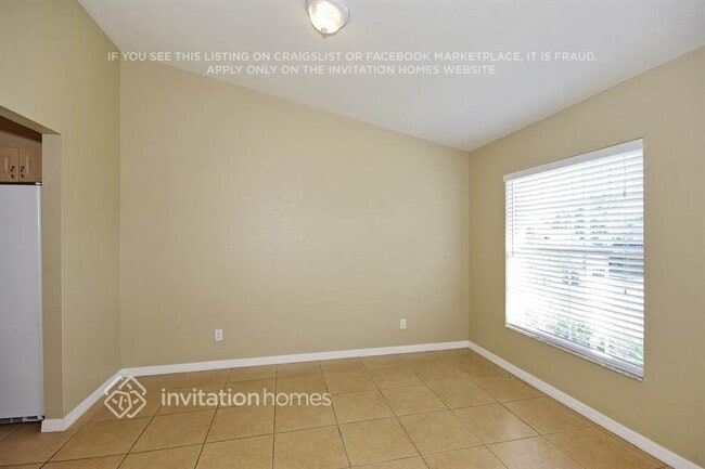 Foto del edificio - 643 Parakeet Ct