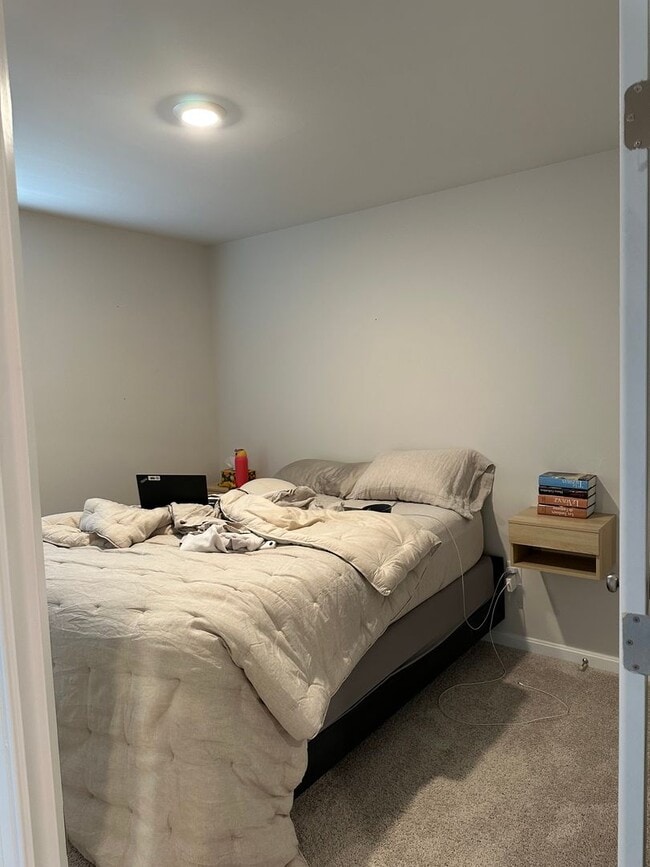 Building Photo - Beautiful 3 Bedroom Home
