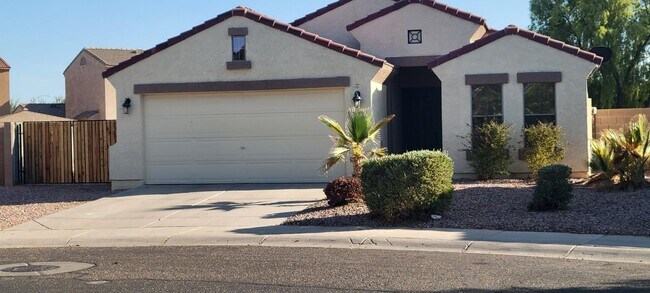Building Photo - Three bedroom plus sitting area in master ...