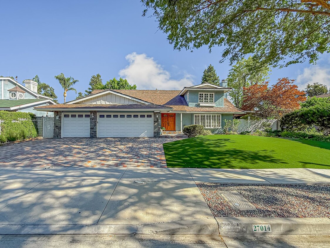 Foto principal - Calabasas 4BR w/pool+spa, views, solar pan...