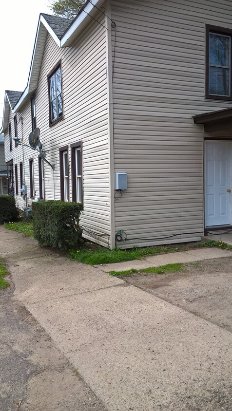 Primary Photo - 7 Jackson Ave