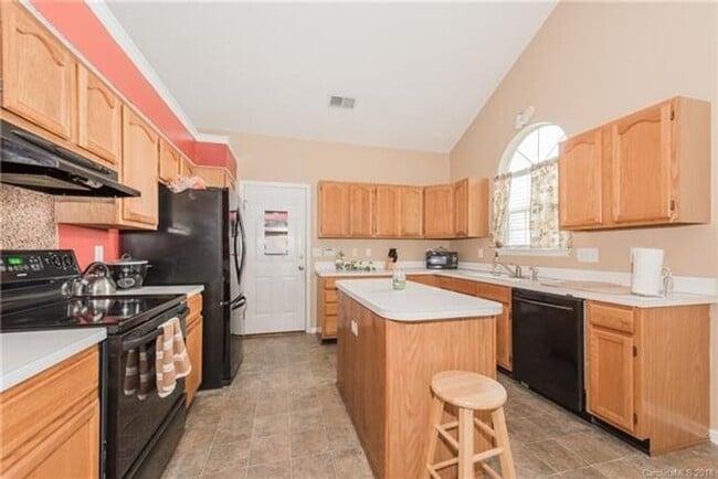 Building Photo - 11823 Harris Ridge Dr