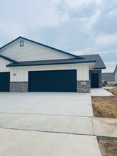 Building Photo - 1638-1640 S Hickory Crk St