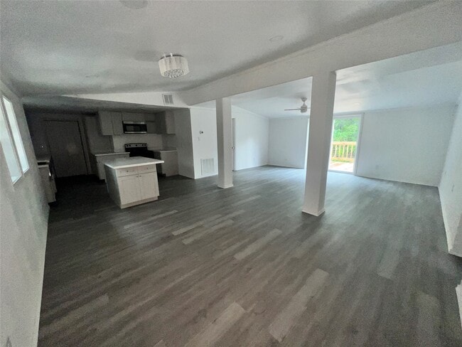 Building Photo - 30107 Campwood Dr
