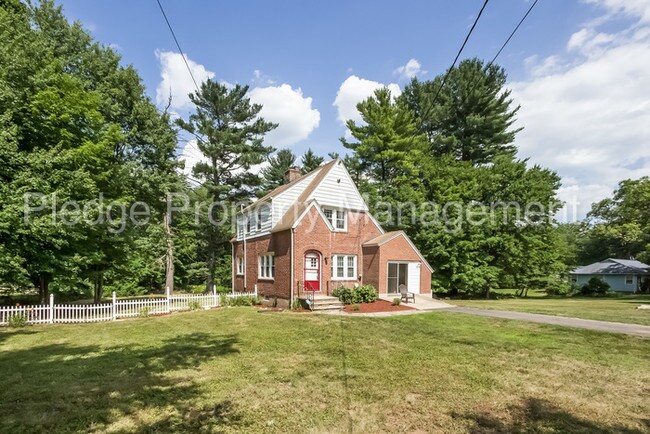 Building Photo - 76 Bamforth Rd