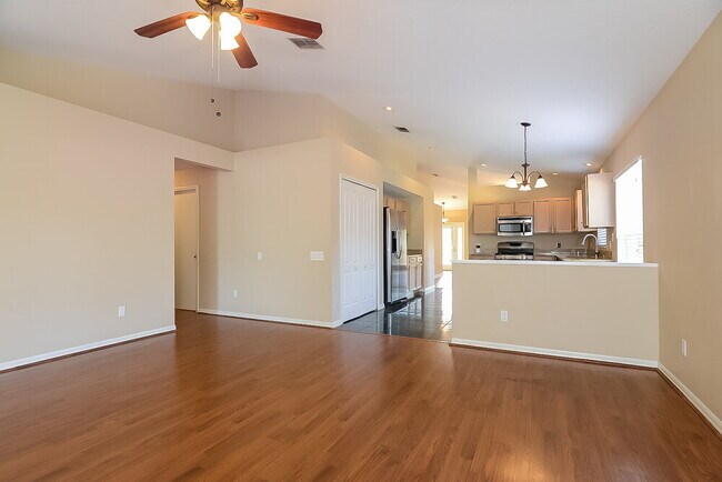 Building Photo - 29613 Morningmist Dr