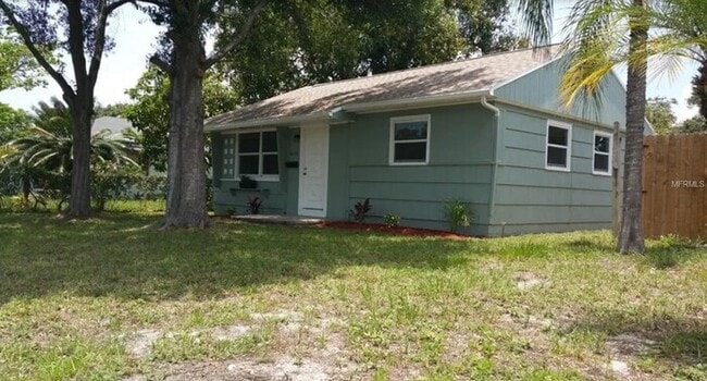 Building Photo - Home For Rent in St Petersburg!