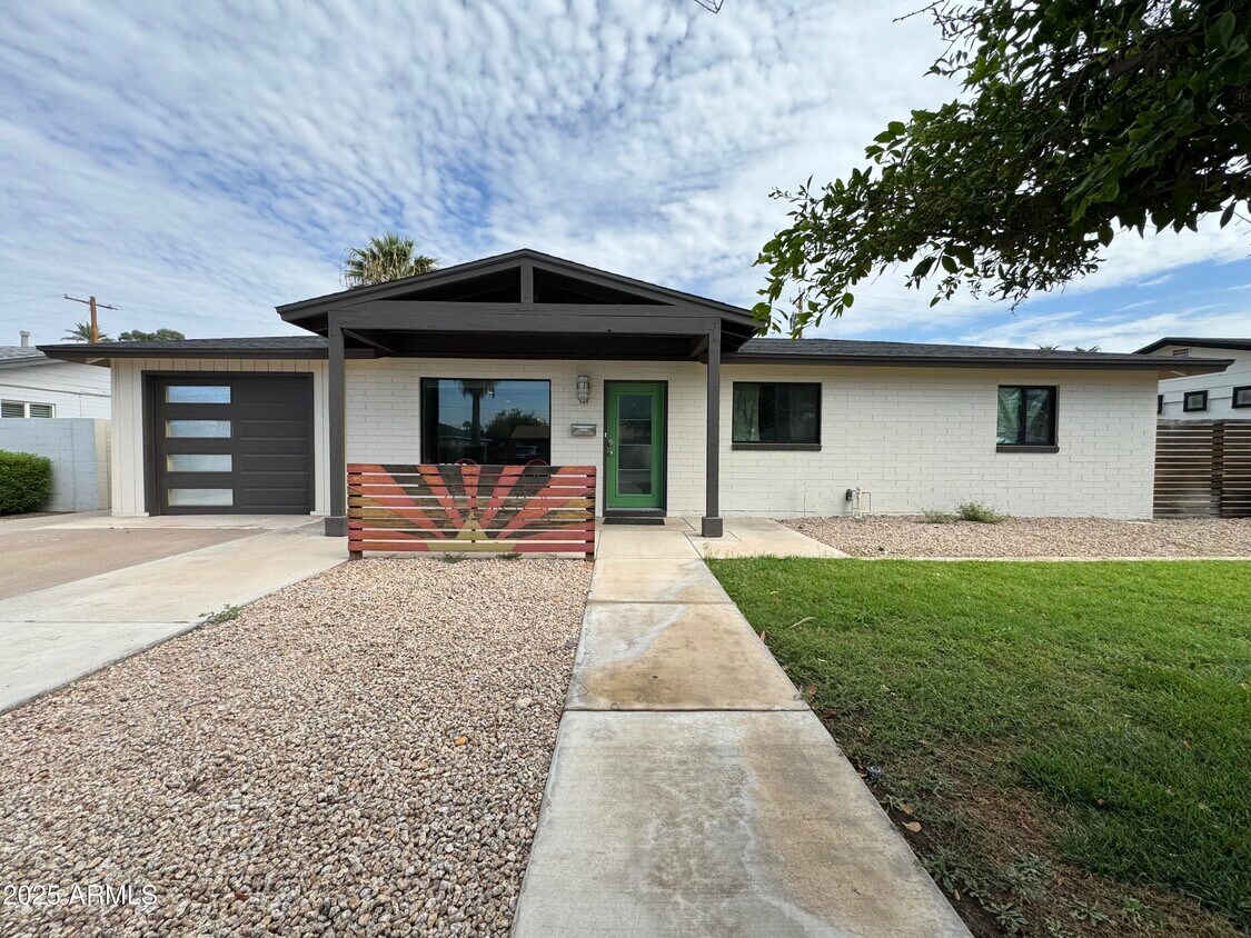 Foto principal - 4248 E Montecito Ave