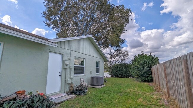 Building Photo - 1103 Harmony Way