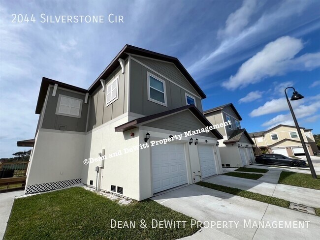 Foto del edificio - New Construction Townhome - Clearwater 2/2...
