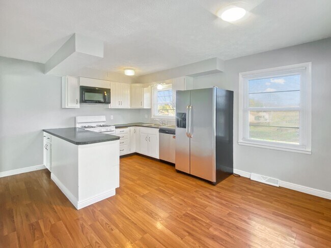 Foto del edificio - Lovely 5 bedroom 2.5 bathroom home in Huds...