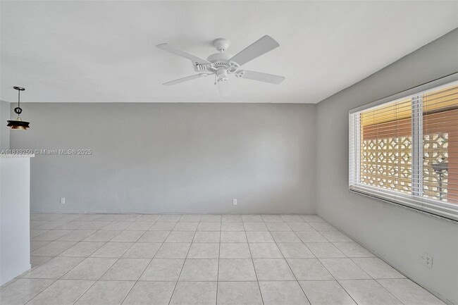 Building Photo - 2909 Middle River Dr