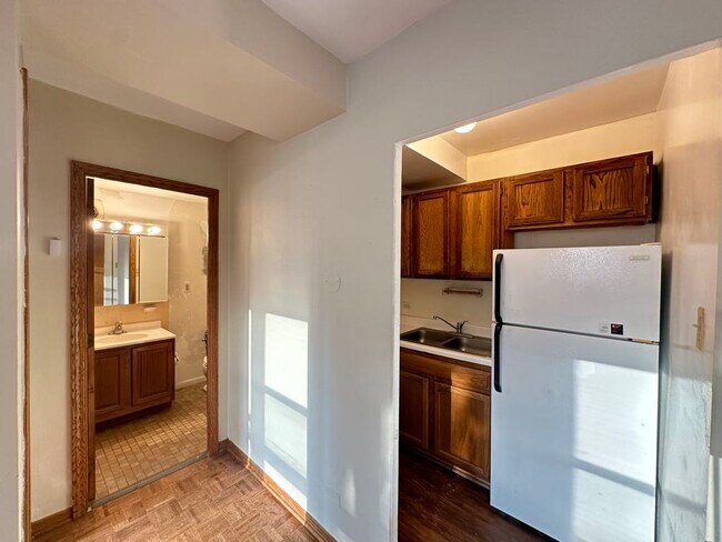 Foto del edificio - 4180 N Marine Dr