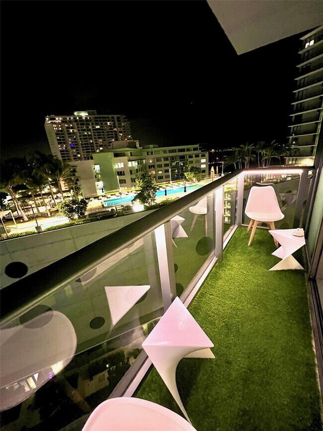 Foto del edificio - 650 NE 32nd St