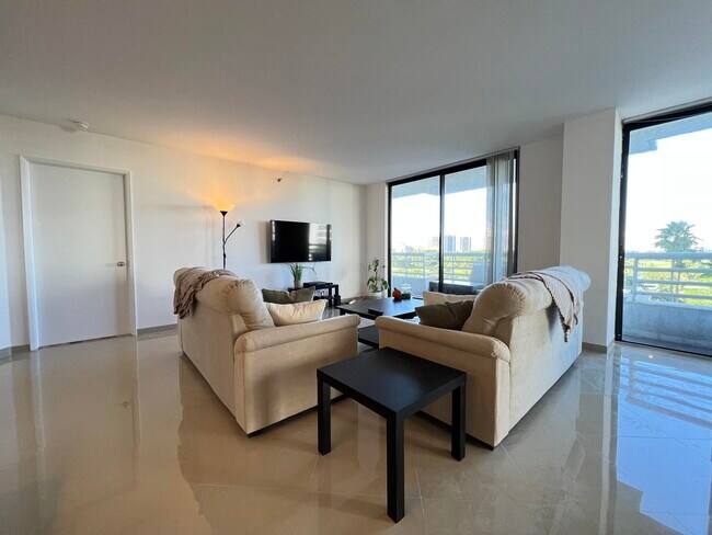 Foto del edificio - 3300 NE 192 St