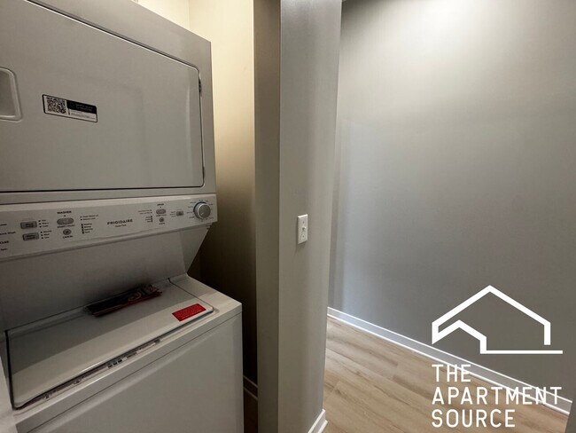 Foto del edificio - 4007 W School St