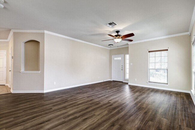 Foto del edificio - Beautiful 3 Bedroom 2 1/2 in trophy ridge