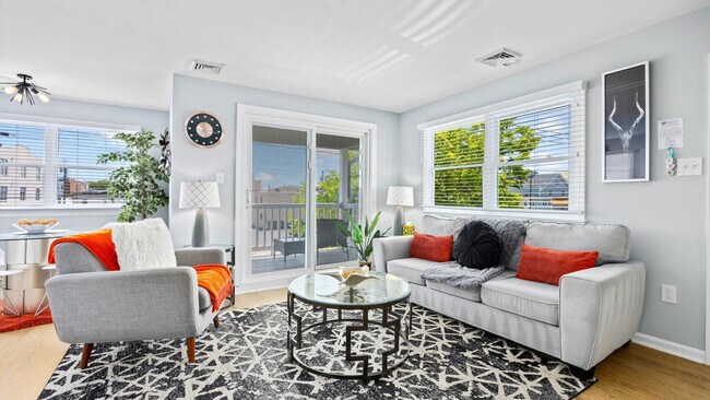 Building Photo - 714 West Ave