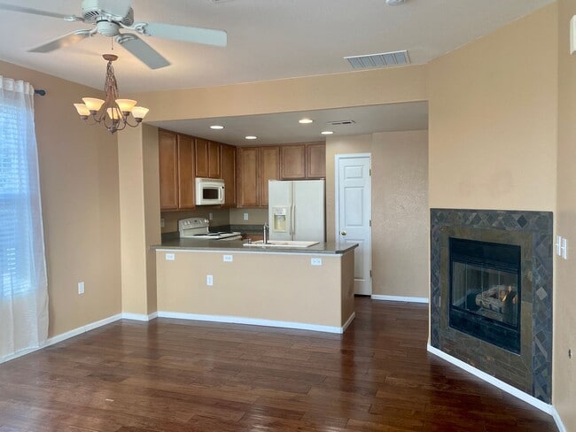 Building Photo - 2 Bedroom 2 1/2 Bath with Gorgeous Views