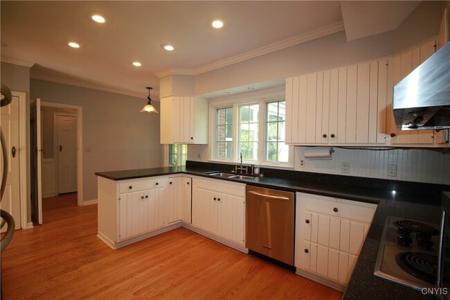Building Photo - 28 Ely Dr
