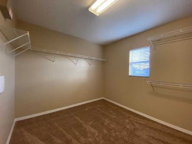 Building Photo - Oversized 3 BD / 2.5 BA with Loft