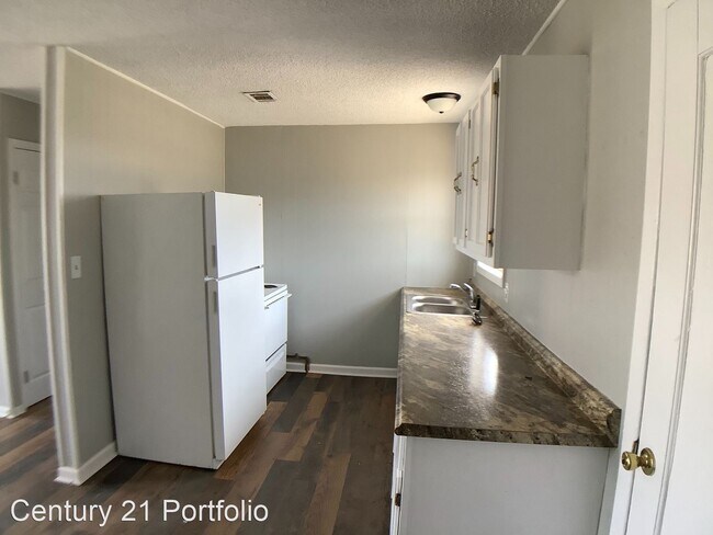 Foto del edificio - 3 br, 1 bath House - 120 Woody Lane