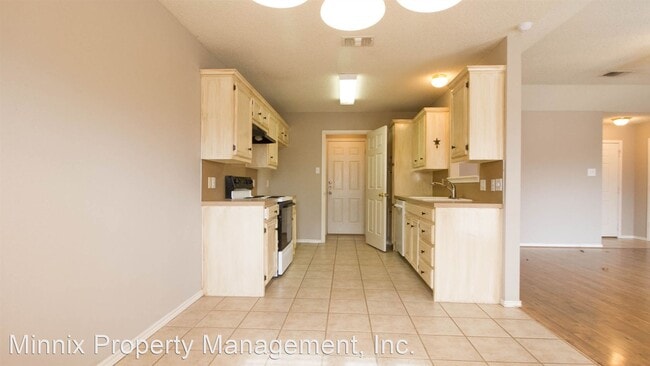 Building Photo - 3 br, 2 bath House - 6705 5th St.
