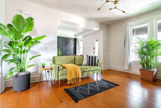 Building Photo - 29 Lundy St