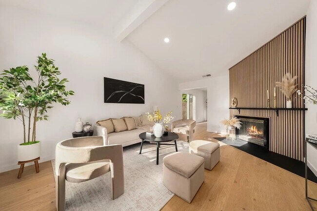 Foto del edificio - 5552 E Knoll Dr