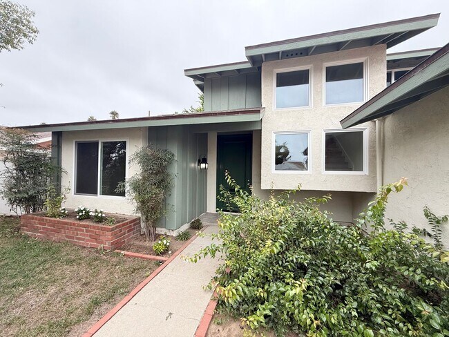 Building Photo - Spacious 5-Bedroom, 2-Bath Retreat in Quiet Oxnard Neighborhood