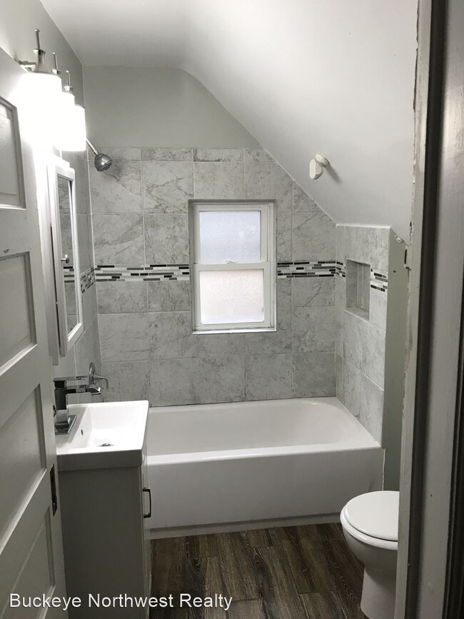 Building Photo - 3 br, 1 bath House - 301 Parker St