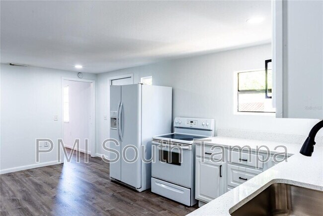 Foto del edificio - 3402 W Van Buren Dr