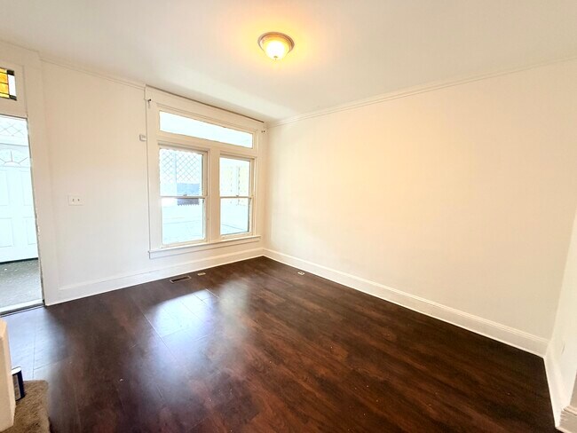 Foto del edificio - 804 Whitmore Ave