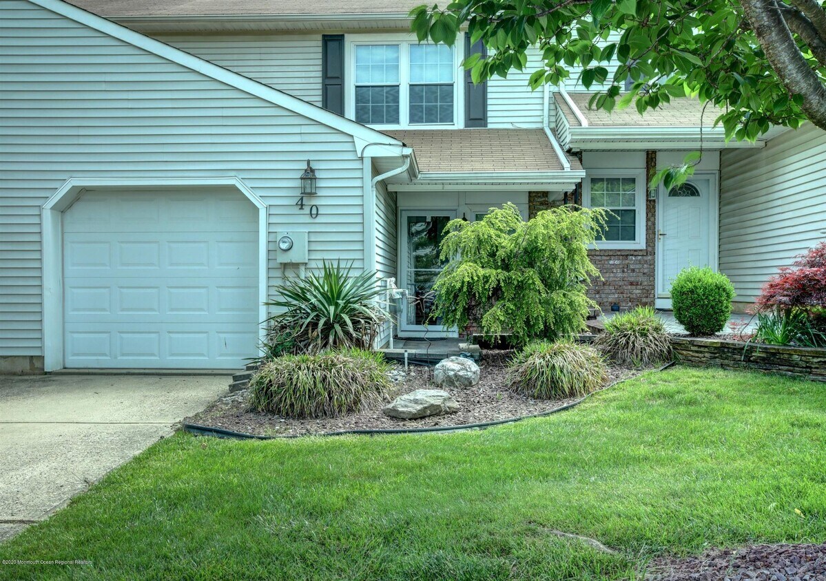 40 Staghorn Dr, Old Bridge, NJ 08857 Condo for Rent in Old Bridge, NJ