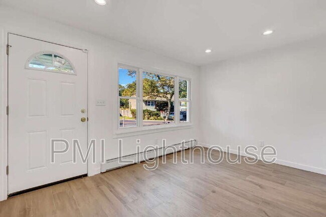Foto del edificio - 128 Lockwood Ave