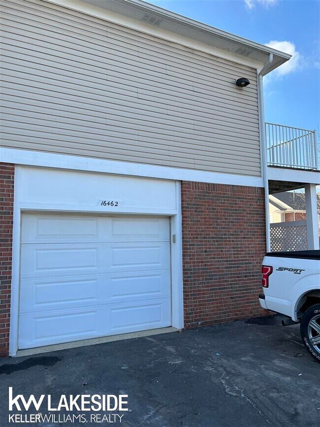 Building Photo - 16462 Chatham Dr