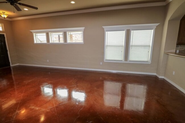 Building Photo - 4 Bedroom Single Family Home:  Move in Special: