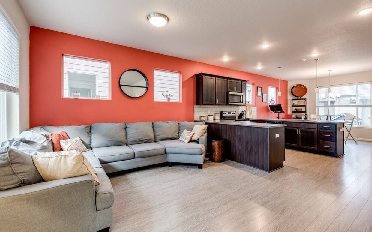 Primary Photo - Beautiful 4 Bed Townhome!