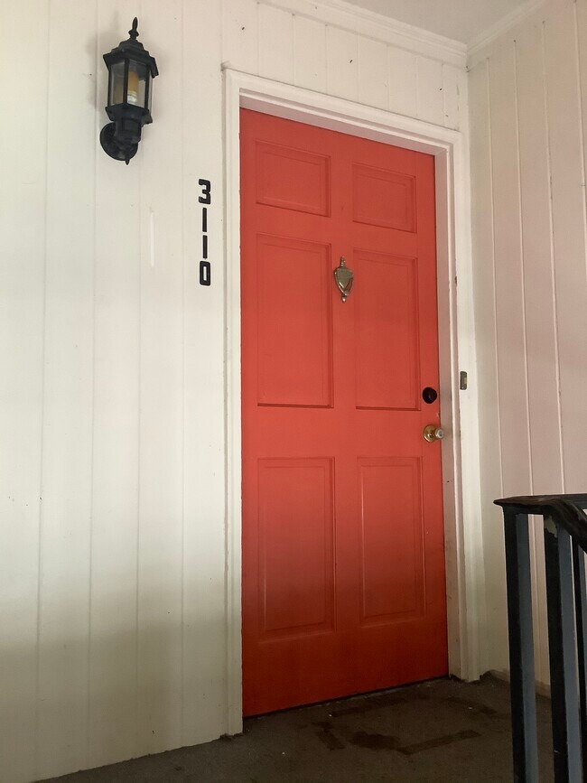 Entrada a los apartamentos - 3110 Woodley Ter