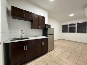 Building Photo - 435 NW 44th Ave