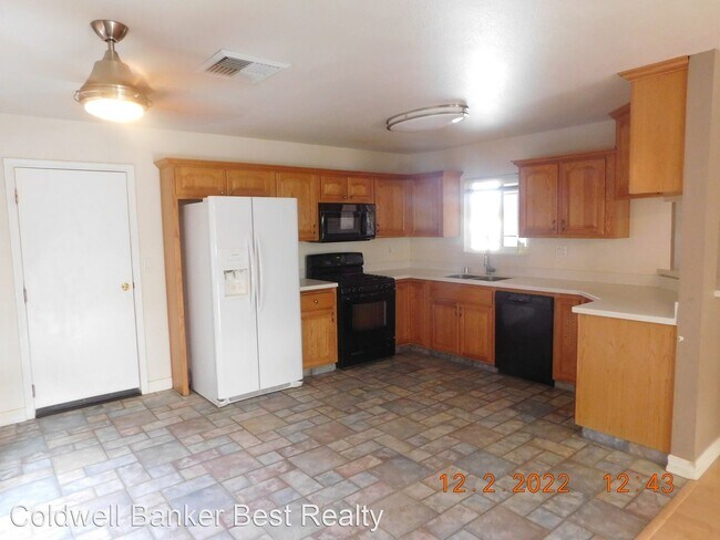 Building Photo - 4 br, 3 bath House - 1005 W. Upjohn Ave