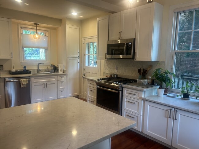 Building Photo - 4825 Butterworth Pl NW