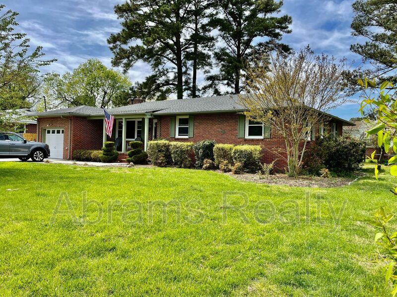 Primary Photo - 1725 Greenhouse Rd