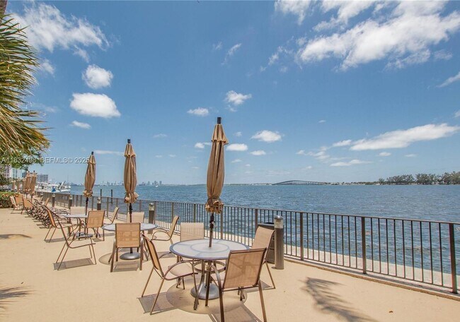 Building Photo - 2333 Brickell Ave